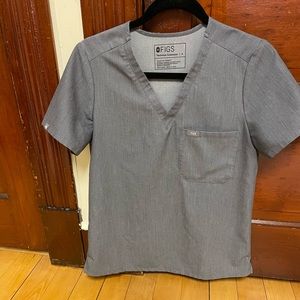 Small figs scrub top